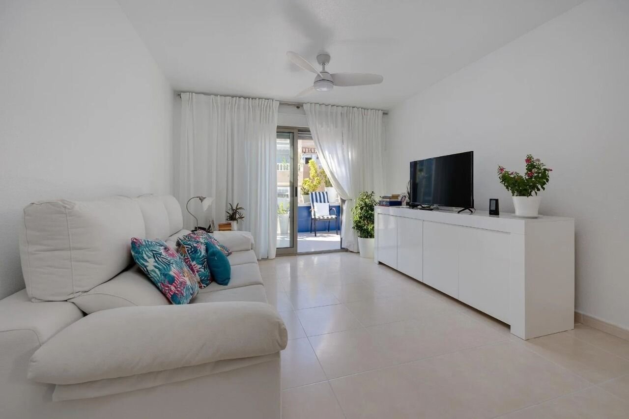 3-Bedroom Penthouse in Habaneras, Torrevieja - Image 11