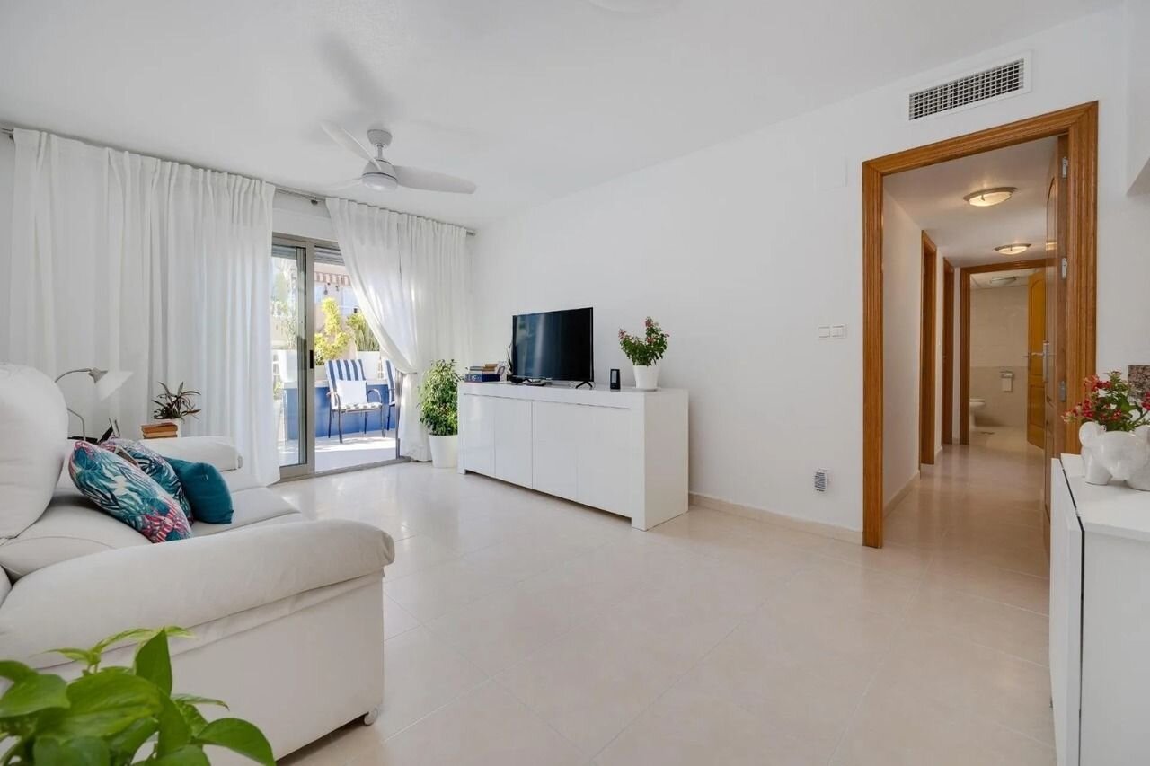 3-Bedroom Penthouse in Habaneras, Torrevieja - Image 4