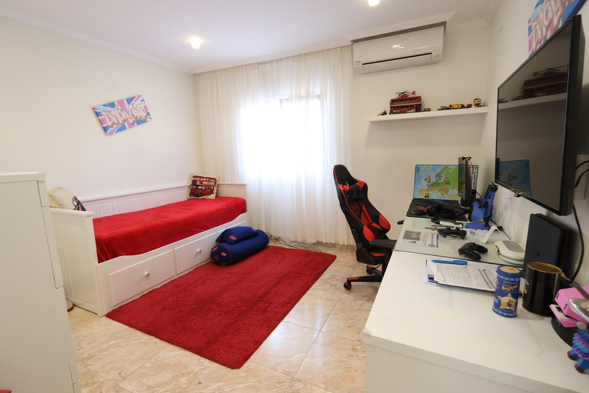 5-Bedroom Villa in Los Balcones - Los Altos del Edén, Torrevieja - Image 22