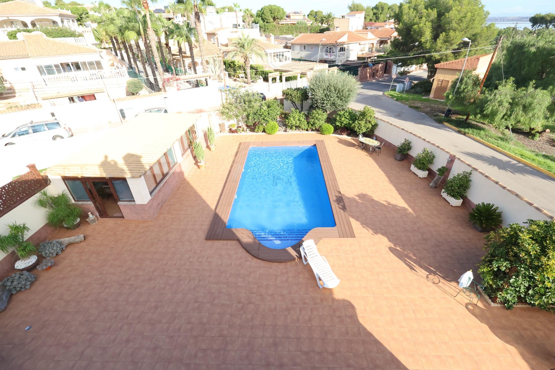 5-Bedroom Villa in Los Balcones - Los Altos del Edén, Torrevieja - Image 30