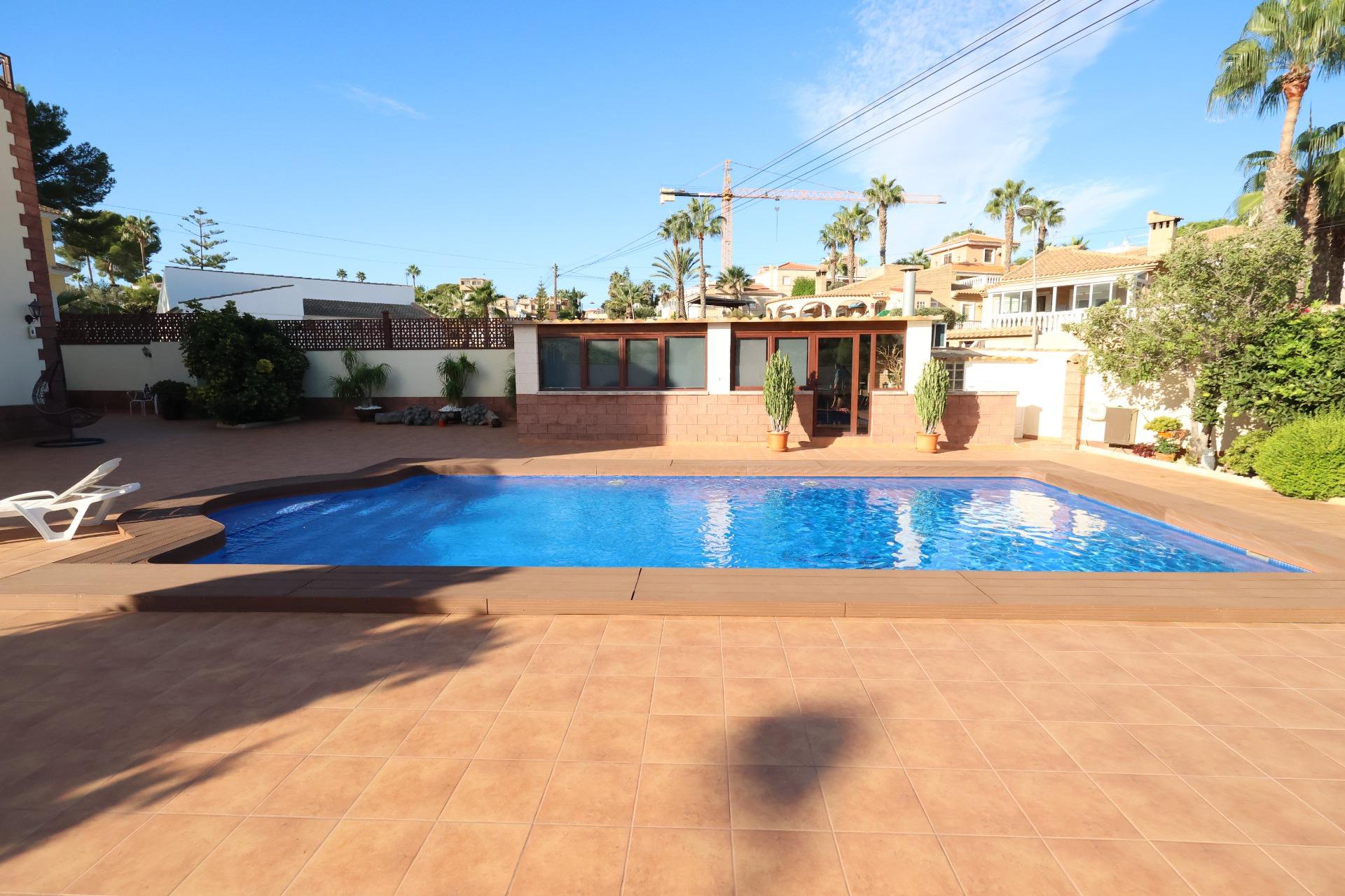 5-Bedroom Villa in Los Balcones - Los Altos del Edén, Torrevieja - Image 33
