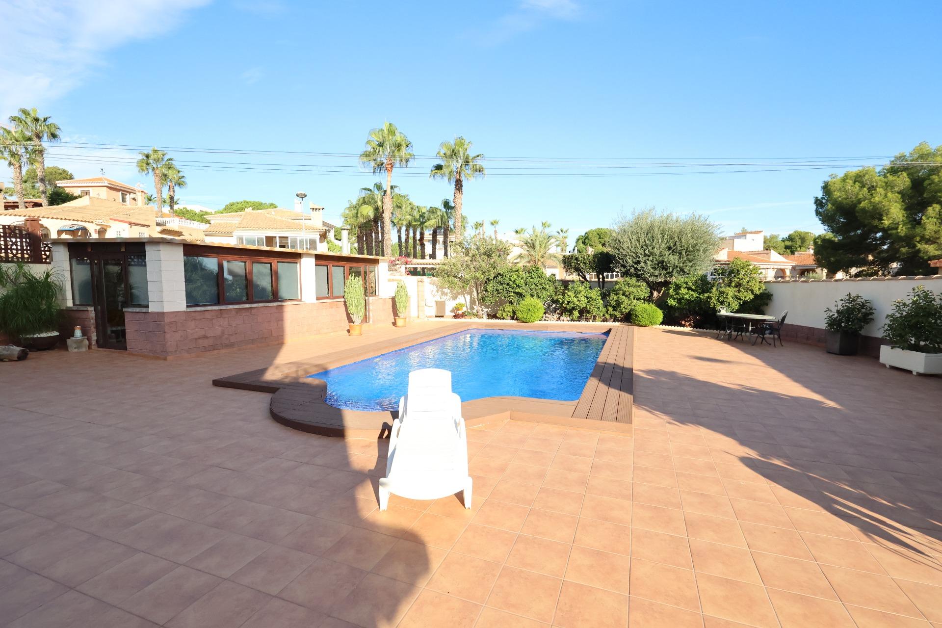 5-Bedroom Villa in Los Balcones - Los Altos del Edén, Torrevieja - Image 34