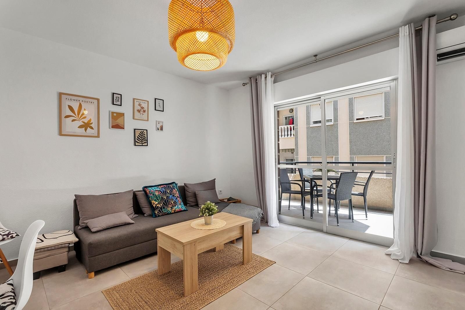 Apartamento de 3 Dormitorios en Habaneras, Torrevieja - Image 3