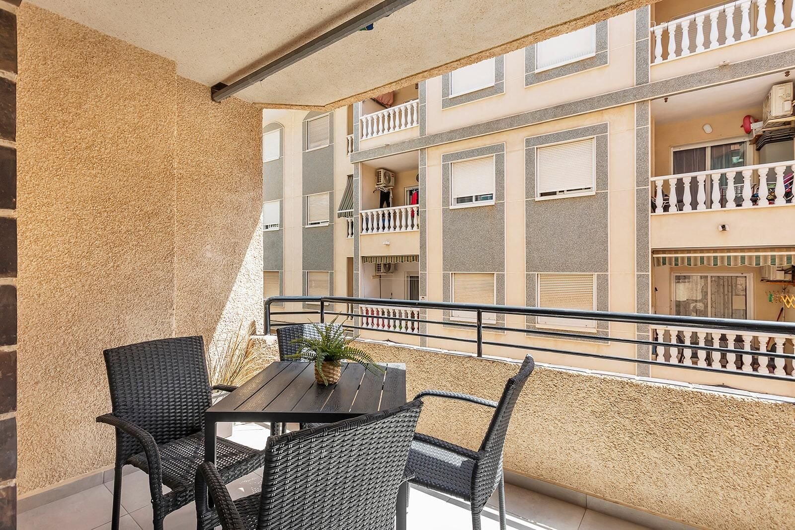 Apartamento de 3 Dormitorios en Habaneras, Torrevieja - Image 4