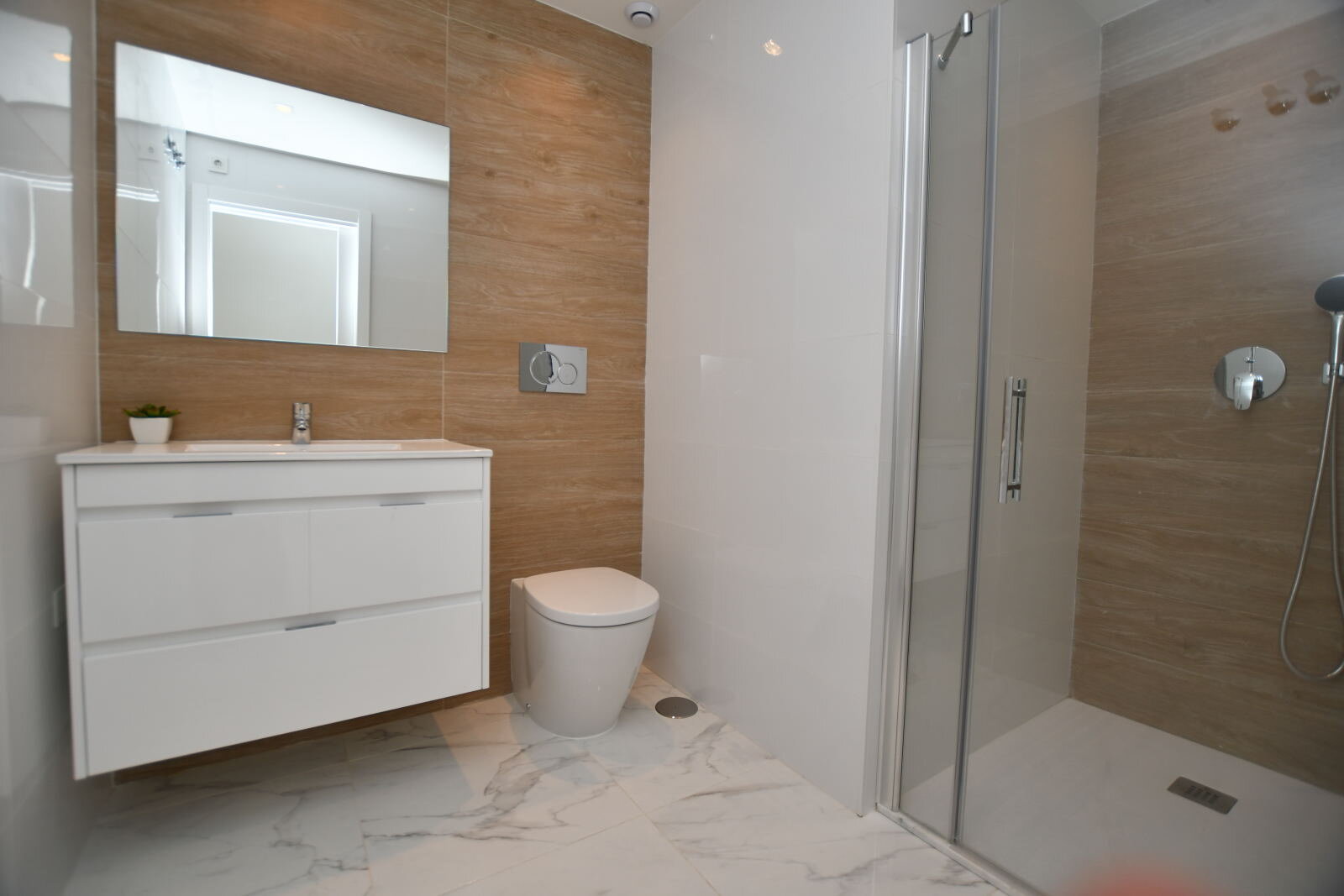 2-Bedroom Bungalow in San Miguel de Salinas - Image 10