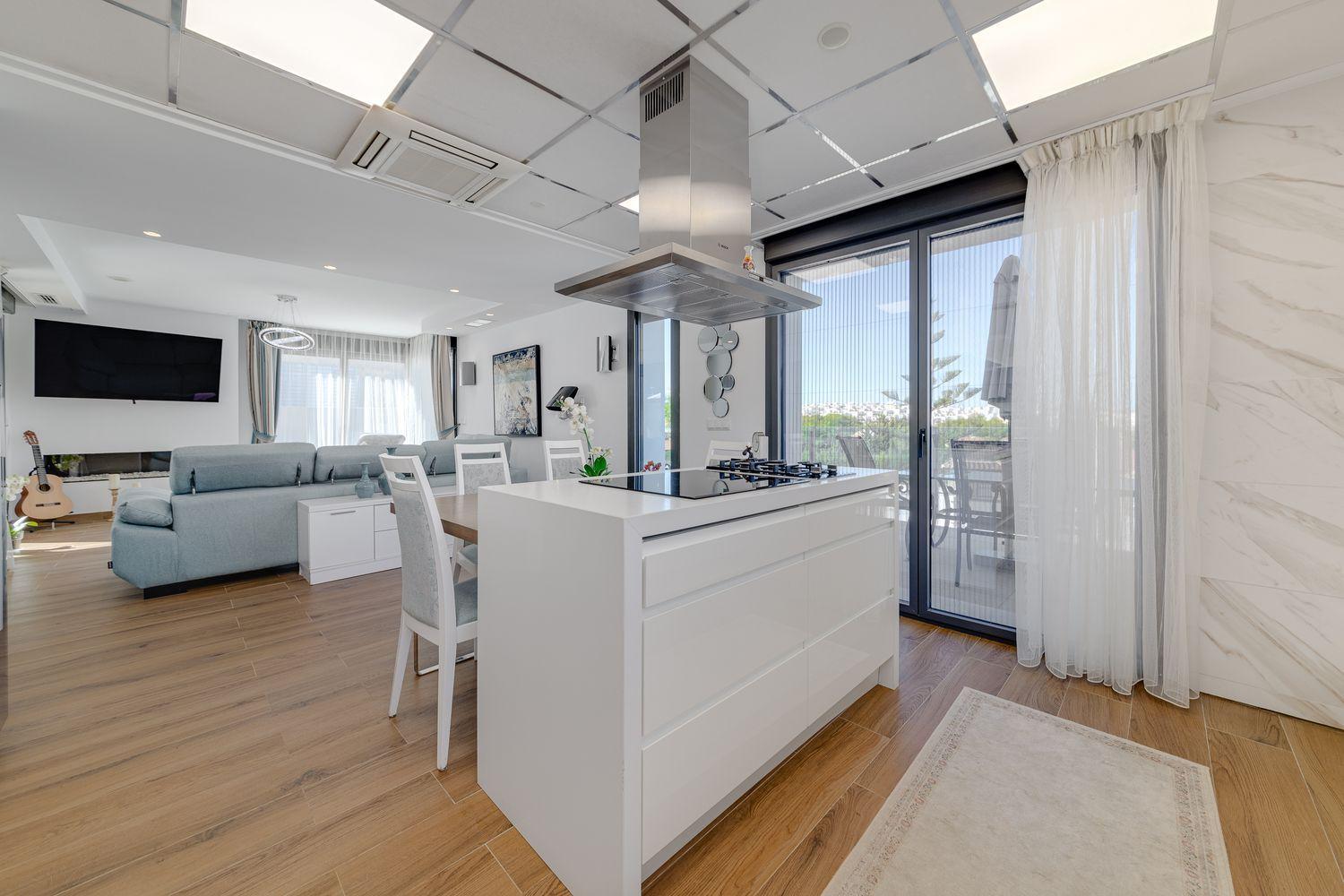 3-Bedroom Villa in Torrevieja - Image 12