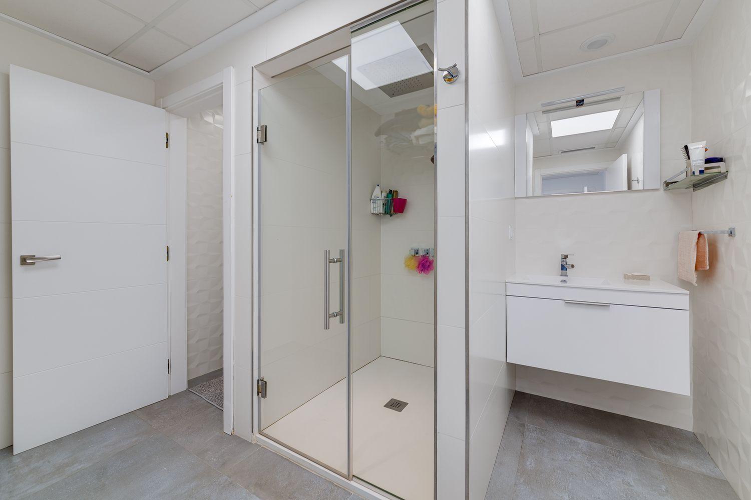 3-Bedroom Villa in Torrevieja - Image 28