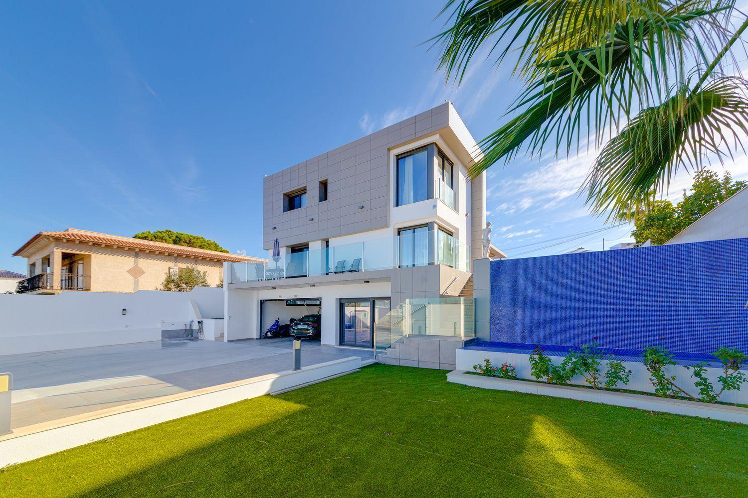 3-Bedroom Villa in Torrevieja - Image 35