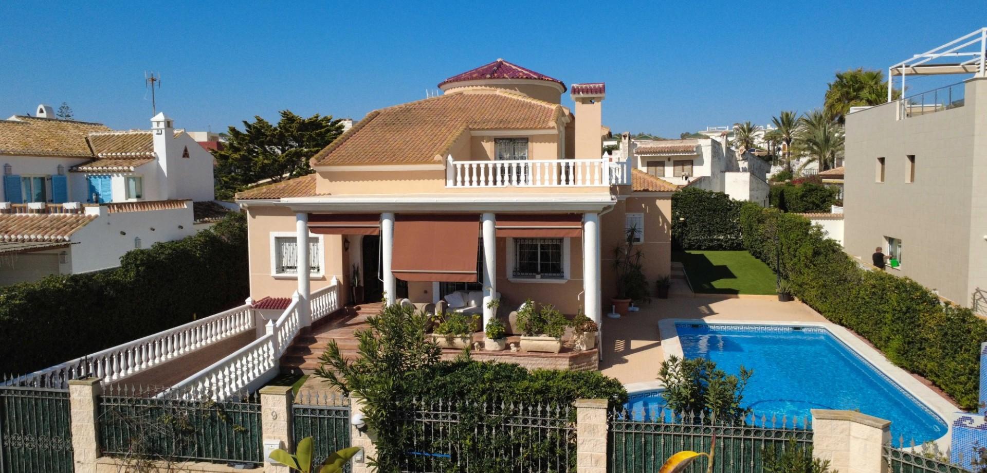 5-Bedroom Villa in Torre la Mata, Torrevieja - Image 1