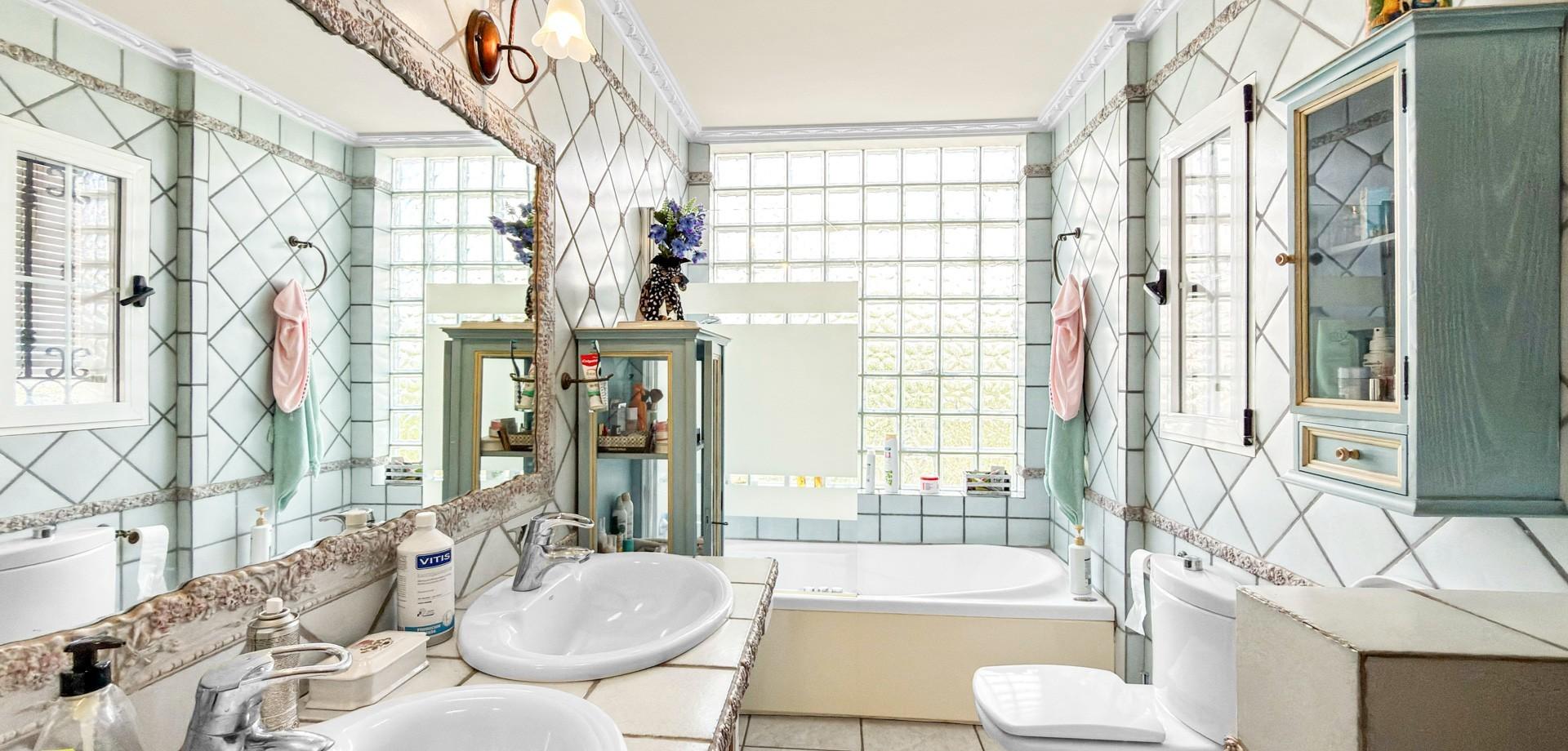 5-Bedroom Villa in Torre la Mata, Torrevieja - Image 12