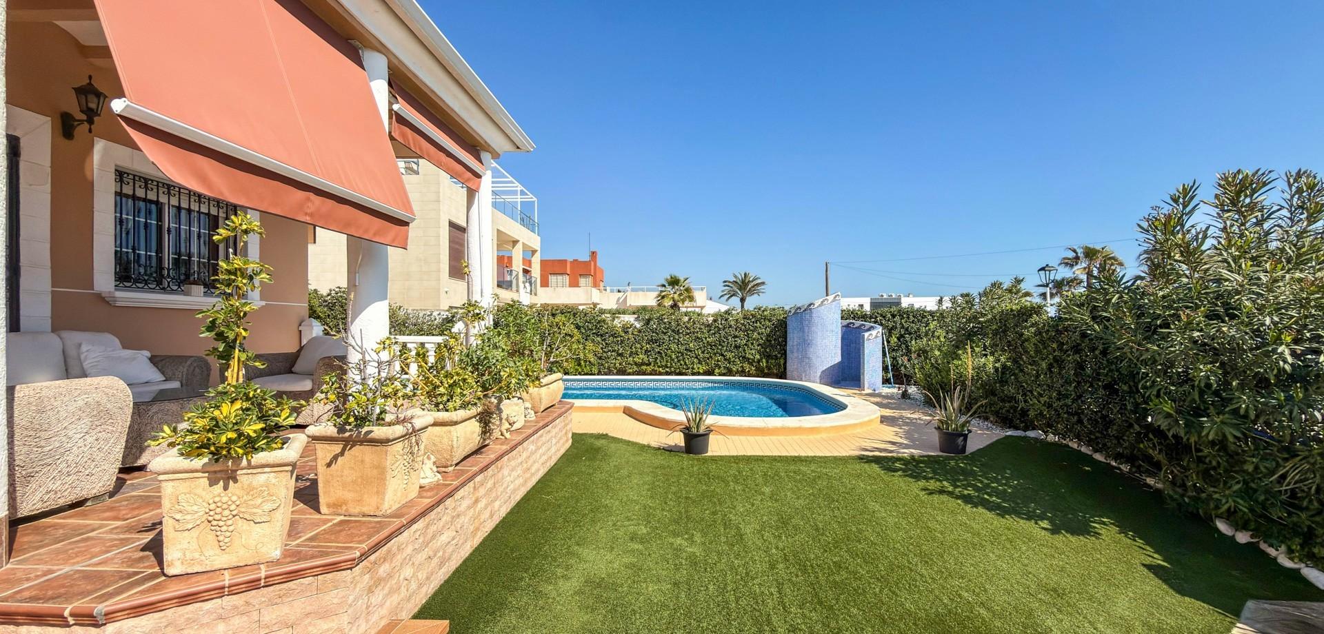 5-Bedroom Villa in Torre la Mata, Torrevieja - Image 20