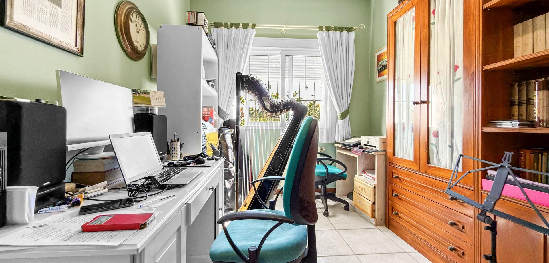 5-Bedroom Villa in Torre la Mata, Torrevieja - Image 23