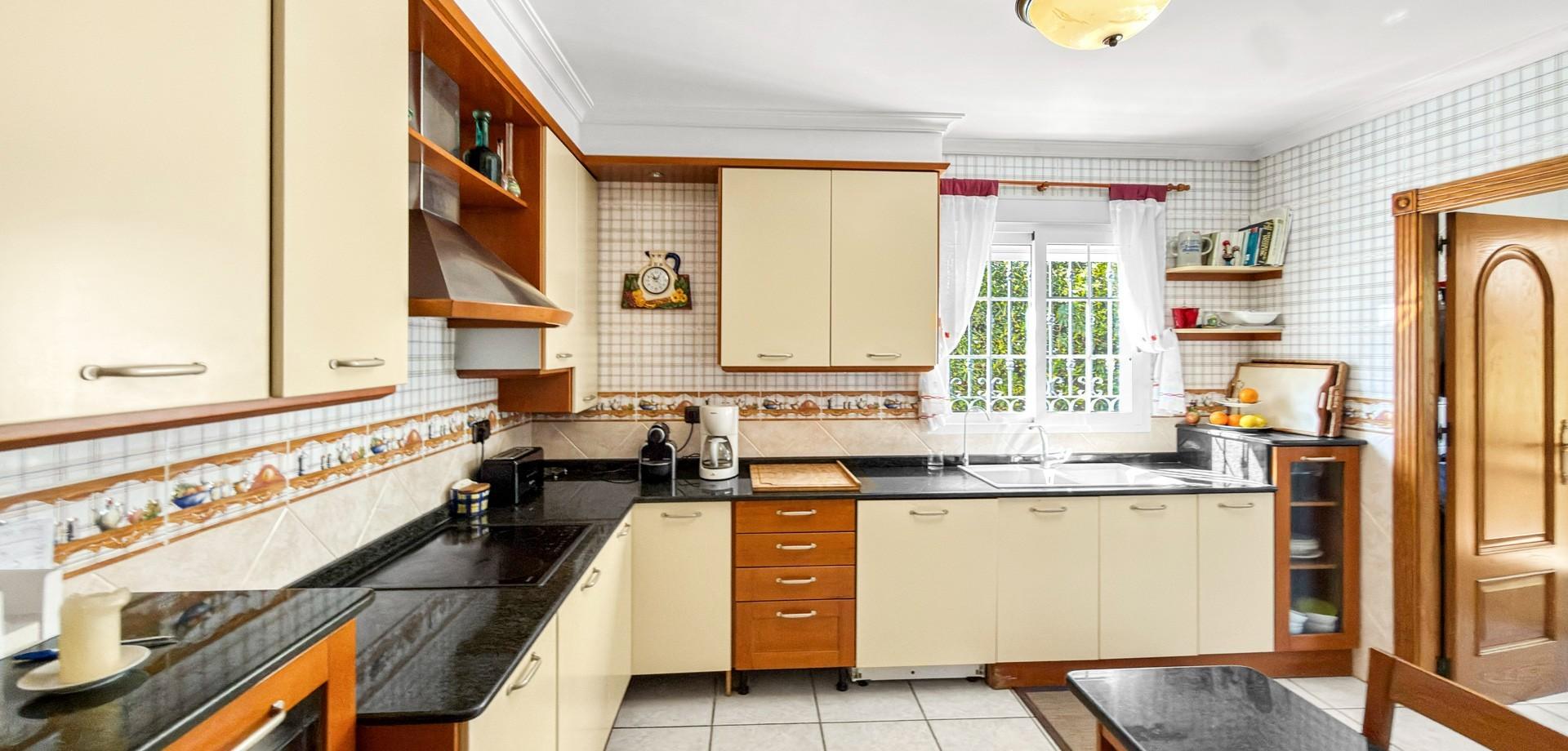 5-Bedroom Villa in Torre la Mata, Torrevieja - Image 27