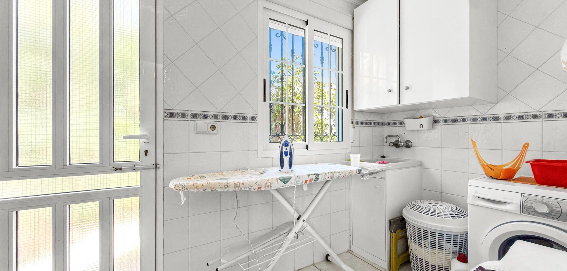 5-Bedroom Villa in Torre la Mata, Torrevieja - Image 31