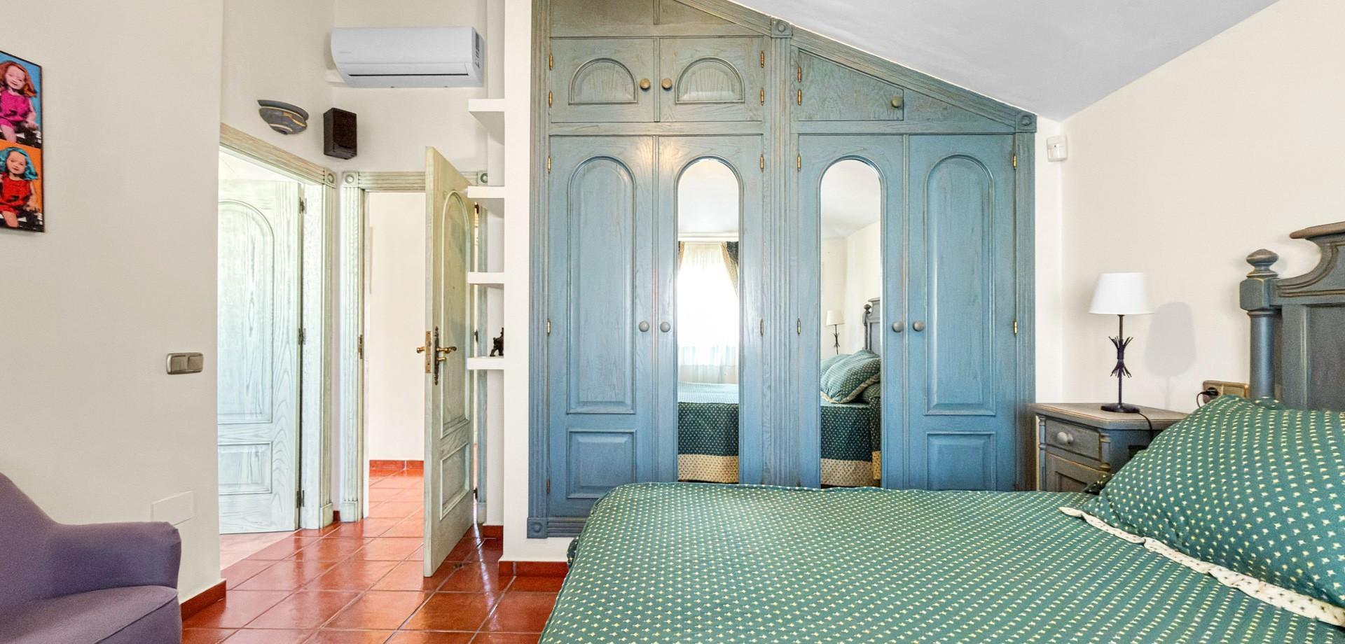 5-Bedroom Villa in Torre la Mata, Torrevieja - Image 40