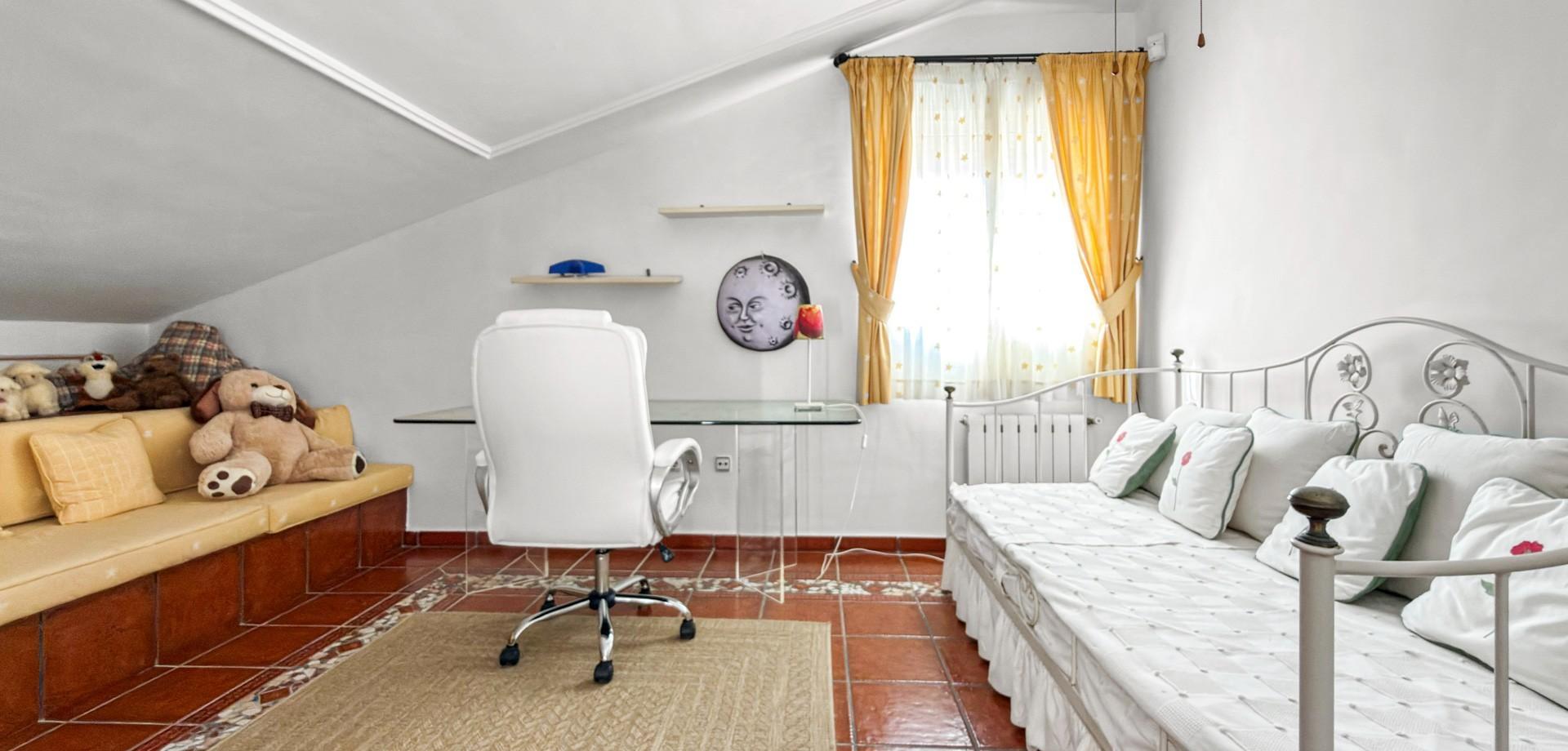 5-Bedroom Villa in Torre la Mata, Torrevieja - Image 42