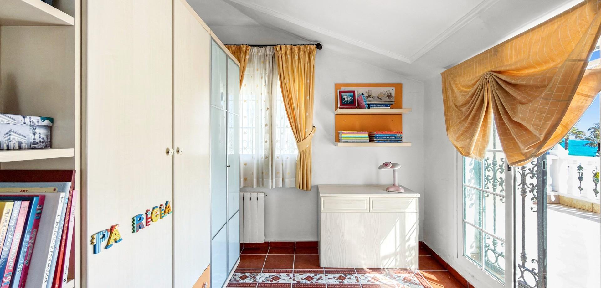 5-Bedroom Villa in Torre la Mata, Torrevieja - Image 43