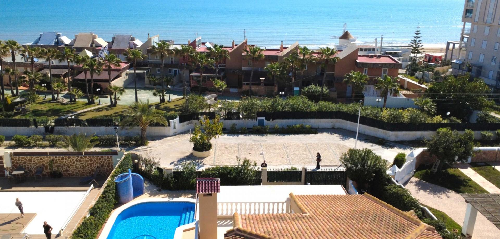 5-Bedroom Villa in Torre la Mata, Torrevieja - Image 6