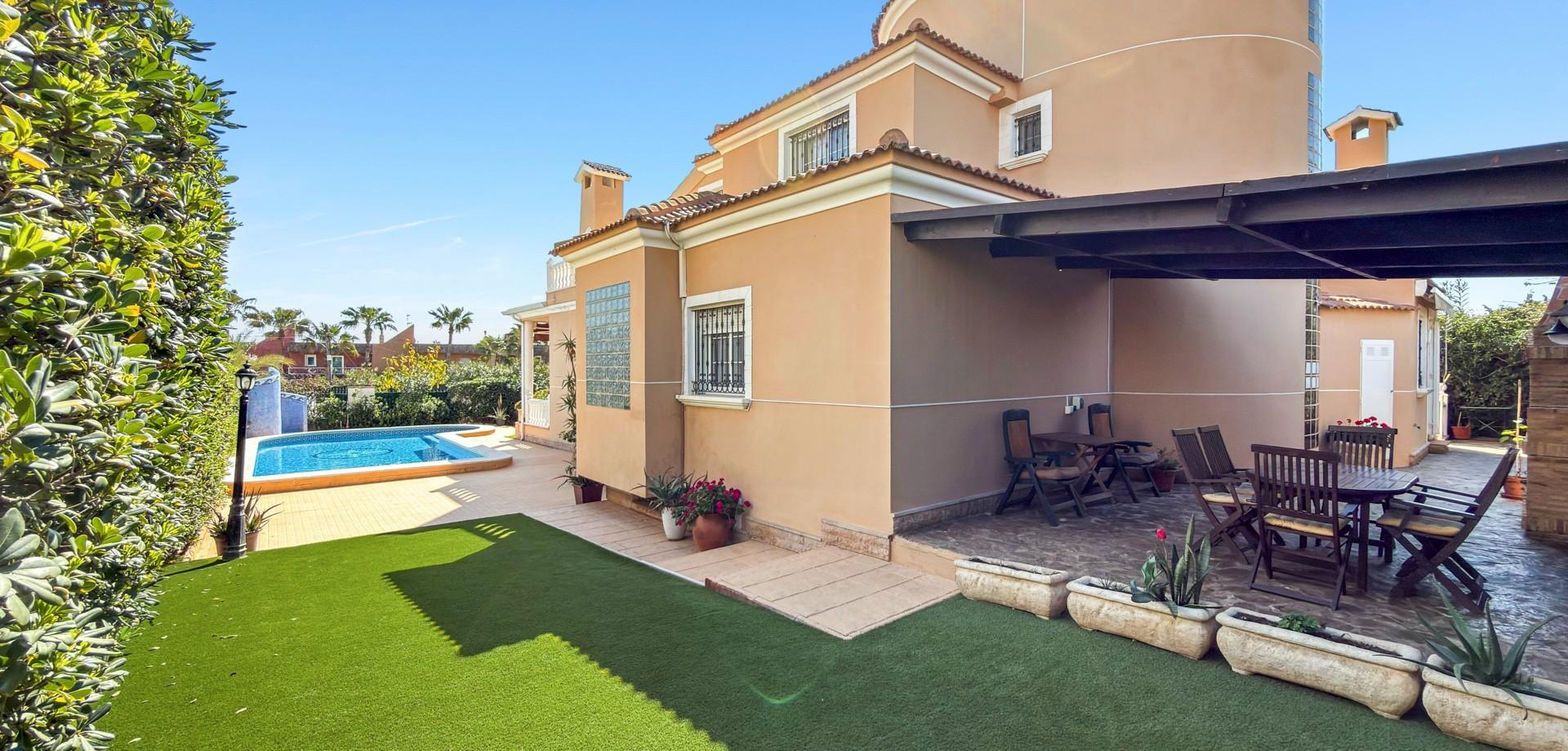 5-Bedroom Villa in Torre la Mata, Torrevieja - Image 7