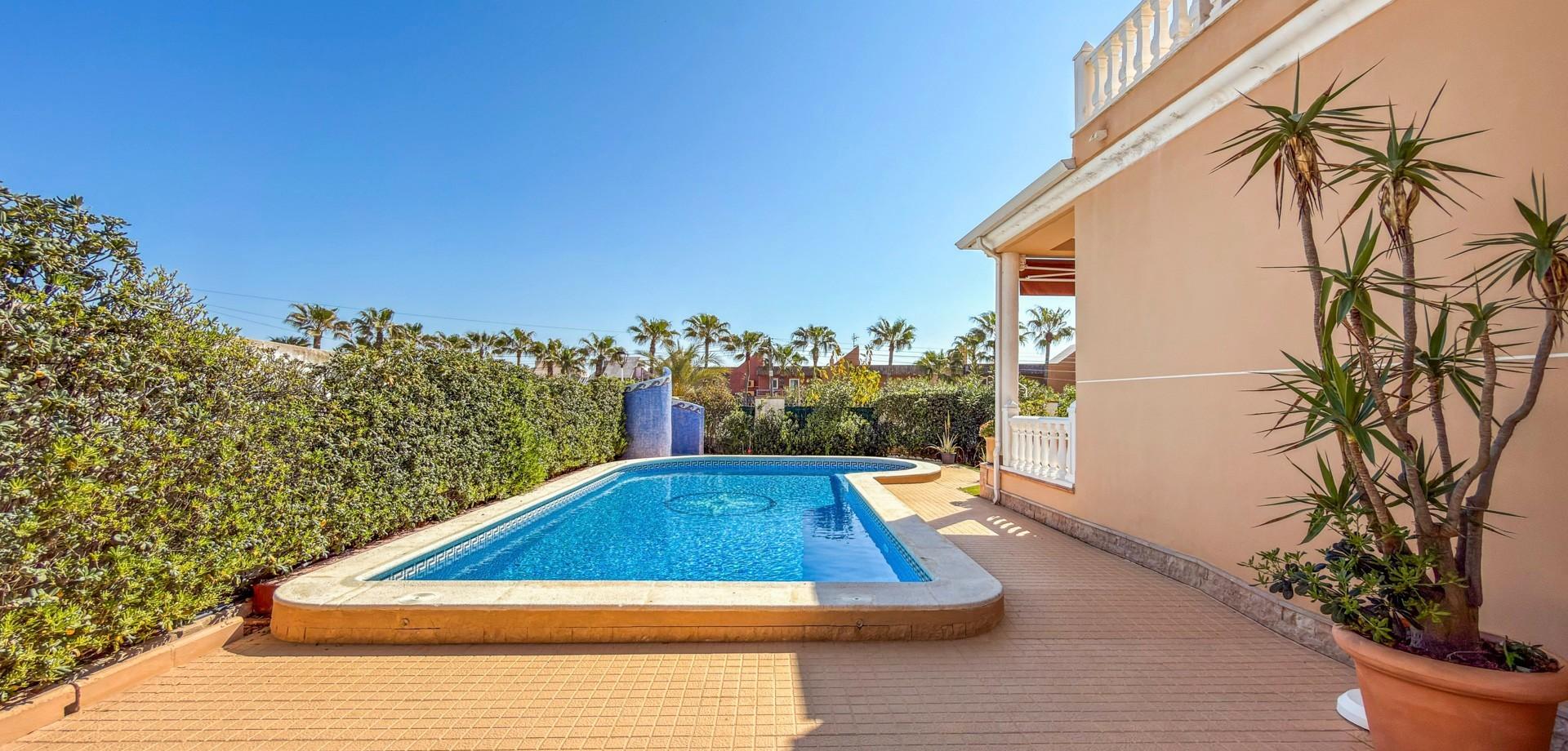 5-Bedroom Villa in Torre la Mata, Torrevieja - Image 8