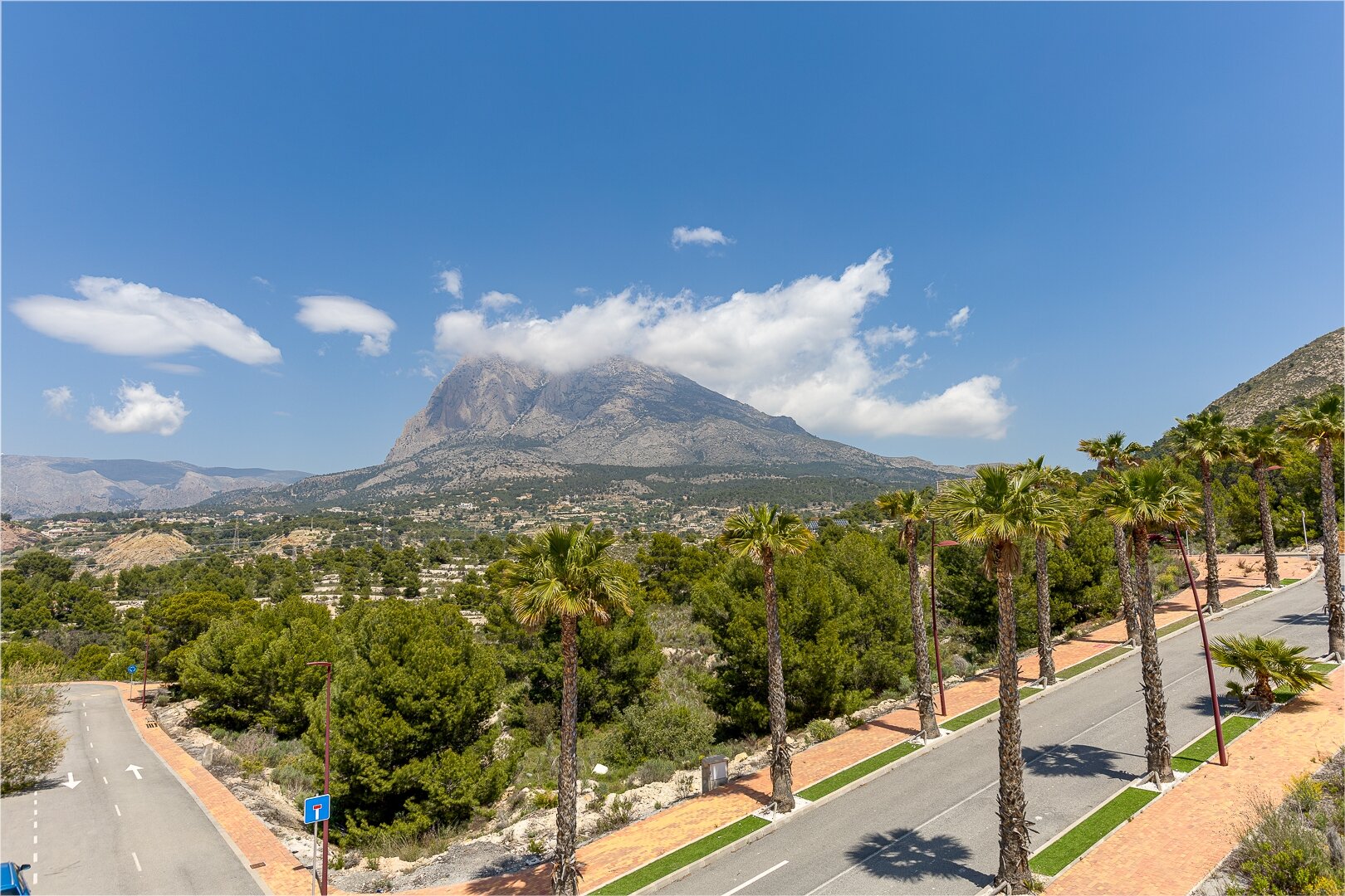 4-Bedroom Detached House in Finestrat - Image 6