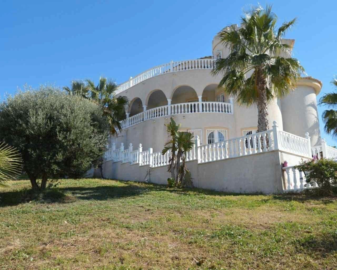 7-Bedroom Villa in La Marquesa, Rojales - Image 10