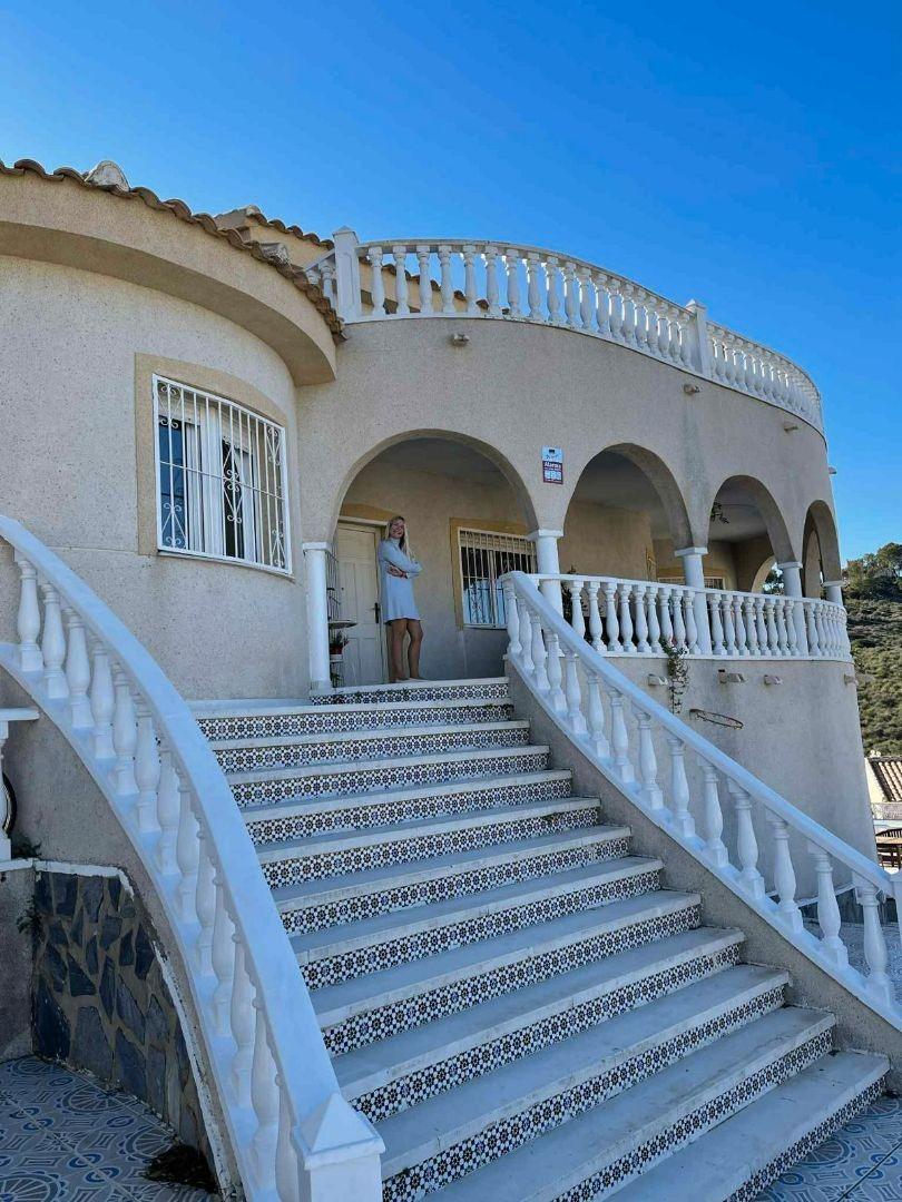 7-Bedroom Villa in La Marquesa, Rojales - Image 3