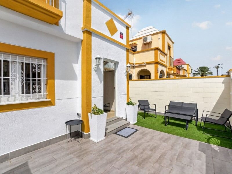 Casa de 3 Dormitorios en Carrefour, Torrevieja - Image 1