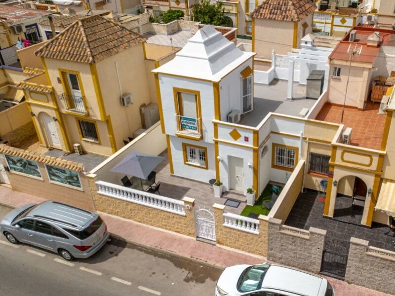 Casa de 3 Dormitorios en Carrefour, Torrevieja - Image 2