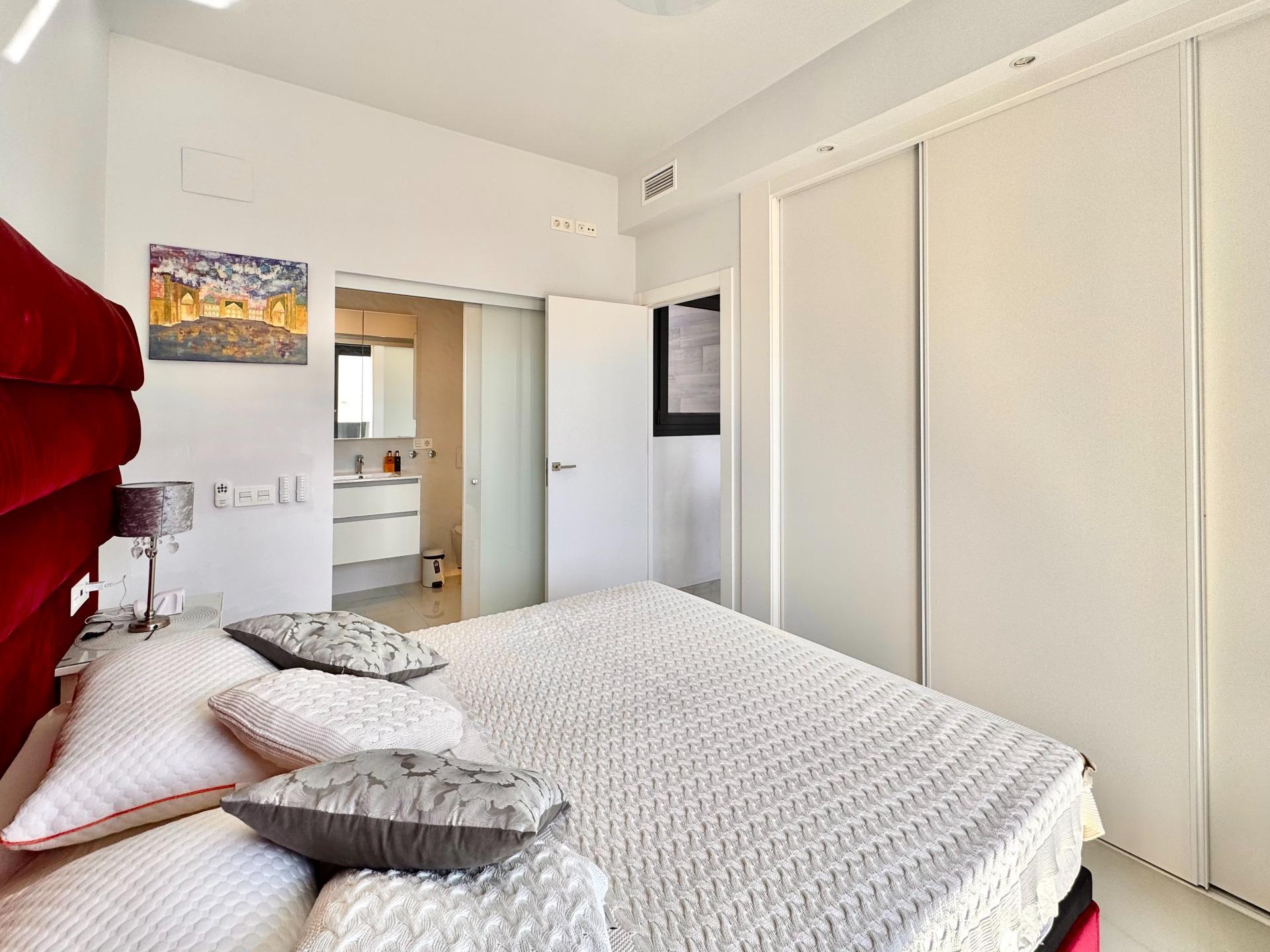 Villa met 4 Slaapkamers in Lomas de Cabo Roig, Orihuela Costa - Image 13