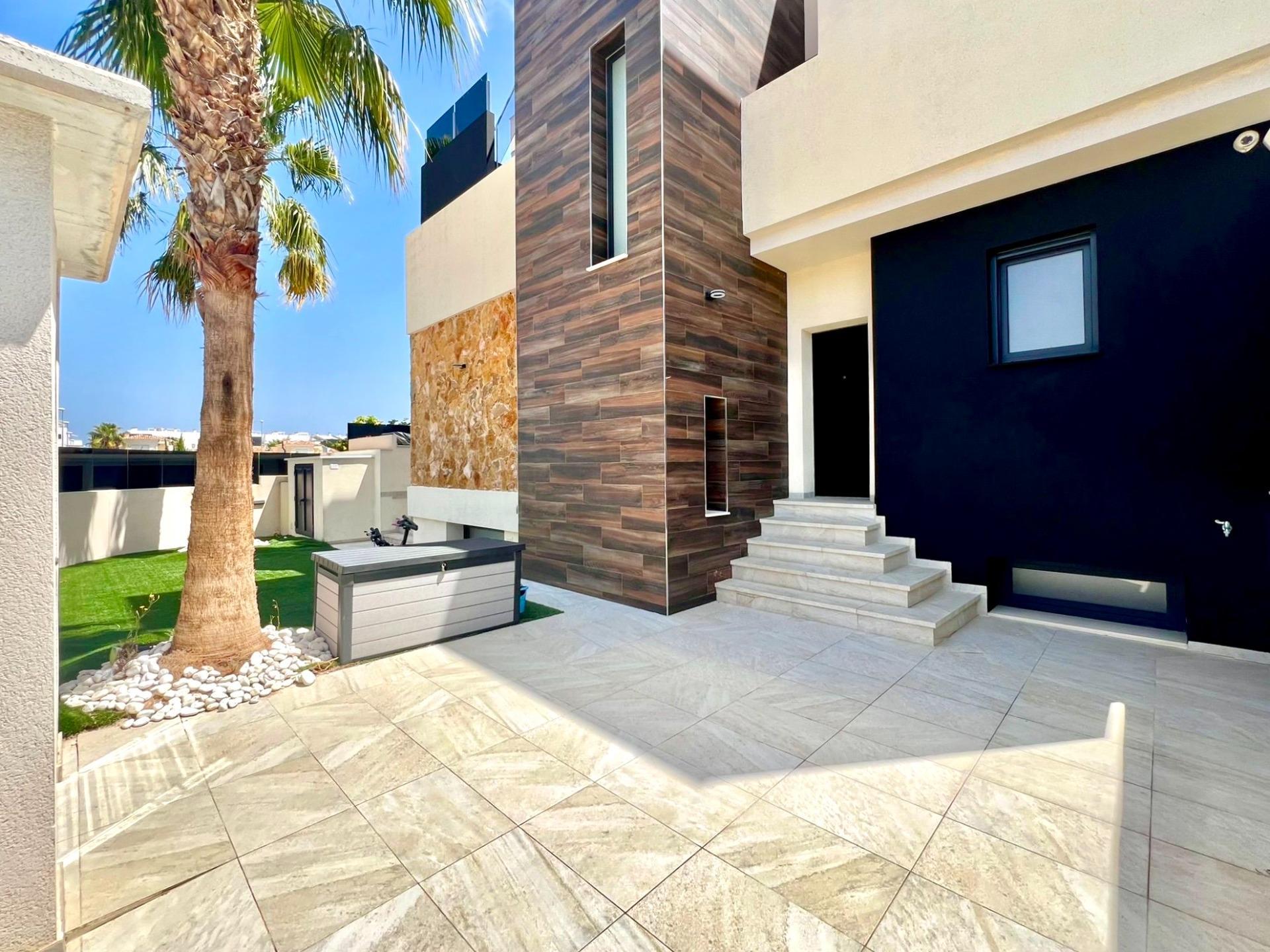 Villa met 4 Slaapkamers in Lomas de Cabo Roig, Orihuela Costa - Image 2