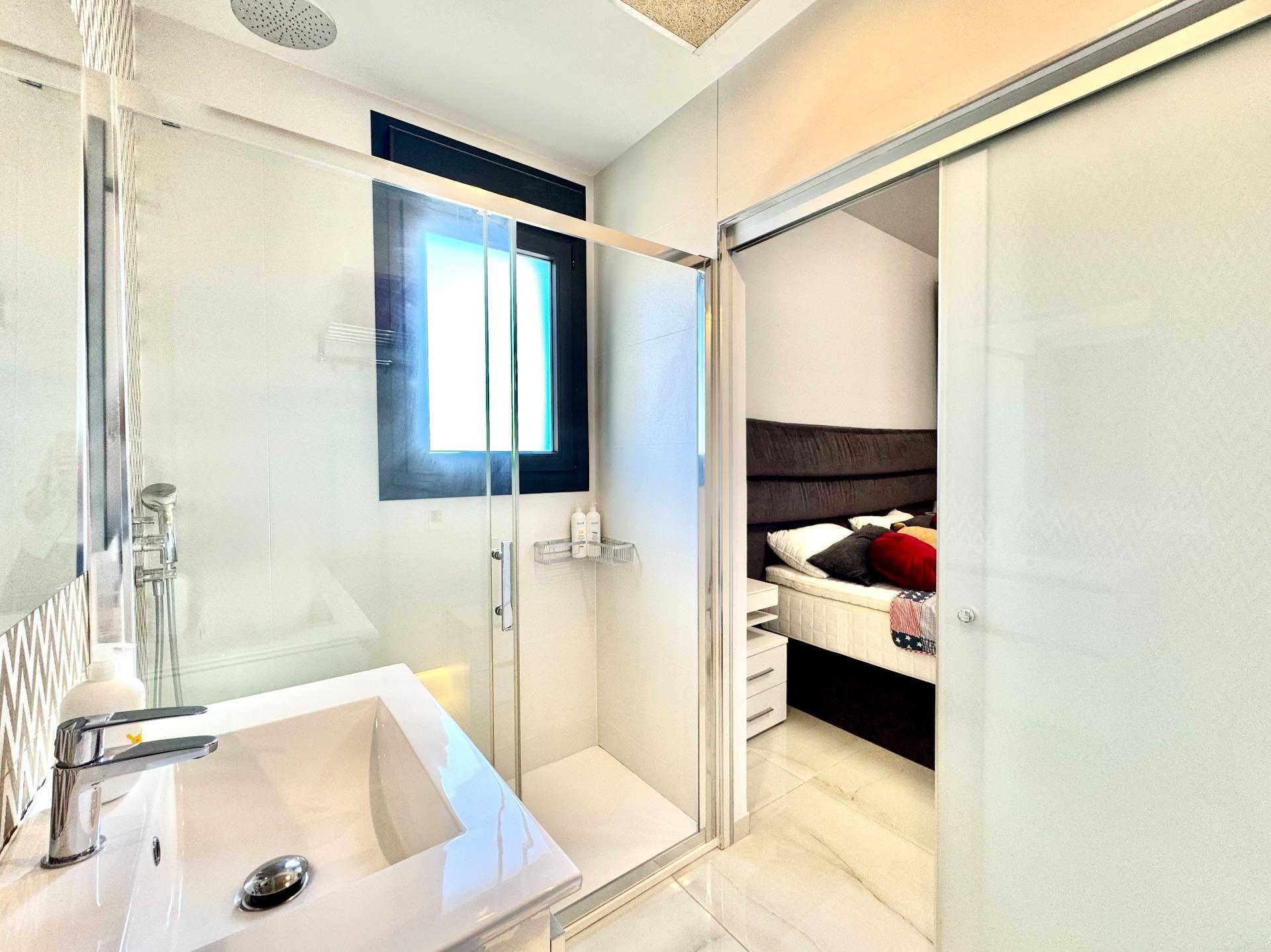 Villa met 4 Slaapkamers in Lomas de Cabo Roig, Orihuela Costa - Image 20