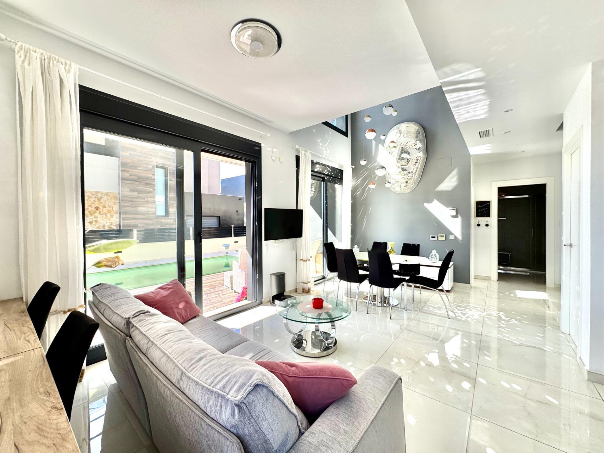 Villa met 4 Slaapkamers in Lomas de Cabo Roig, Orihuela Costa - Image 26