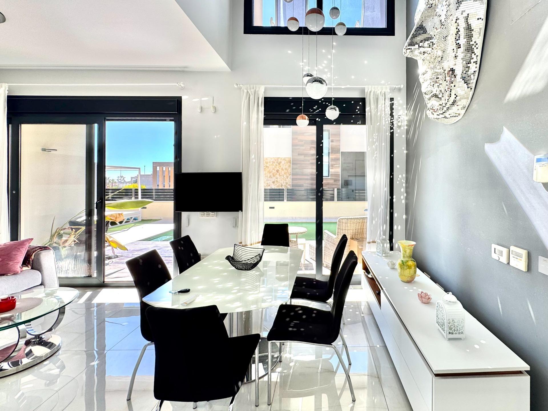 Villa met 4 Slaapkamers in Lomas de Cabo Roig, Orihuela Costa - Image 27