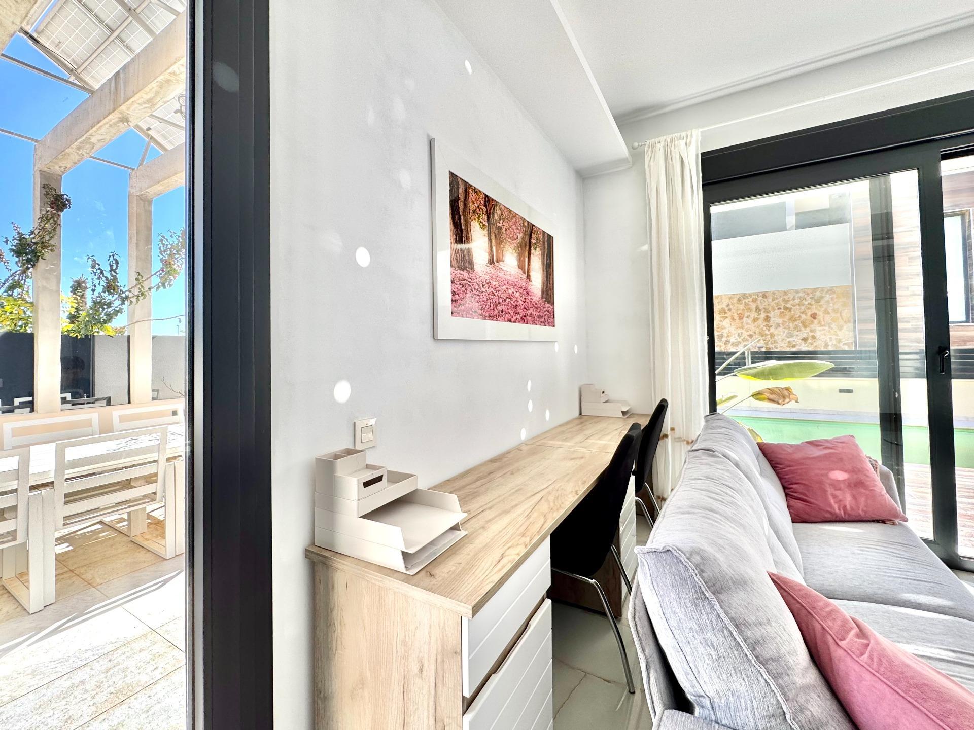 Villa met 4 Slaapkamers in Lomas de Cabo Roig, Orihuela Costa - Image 28