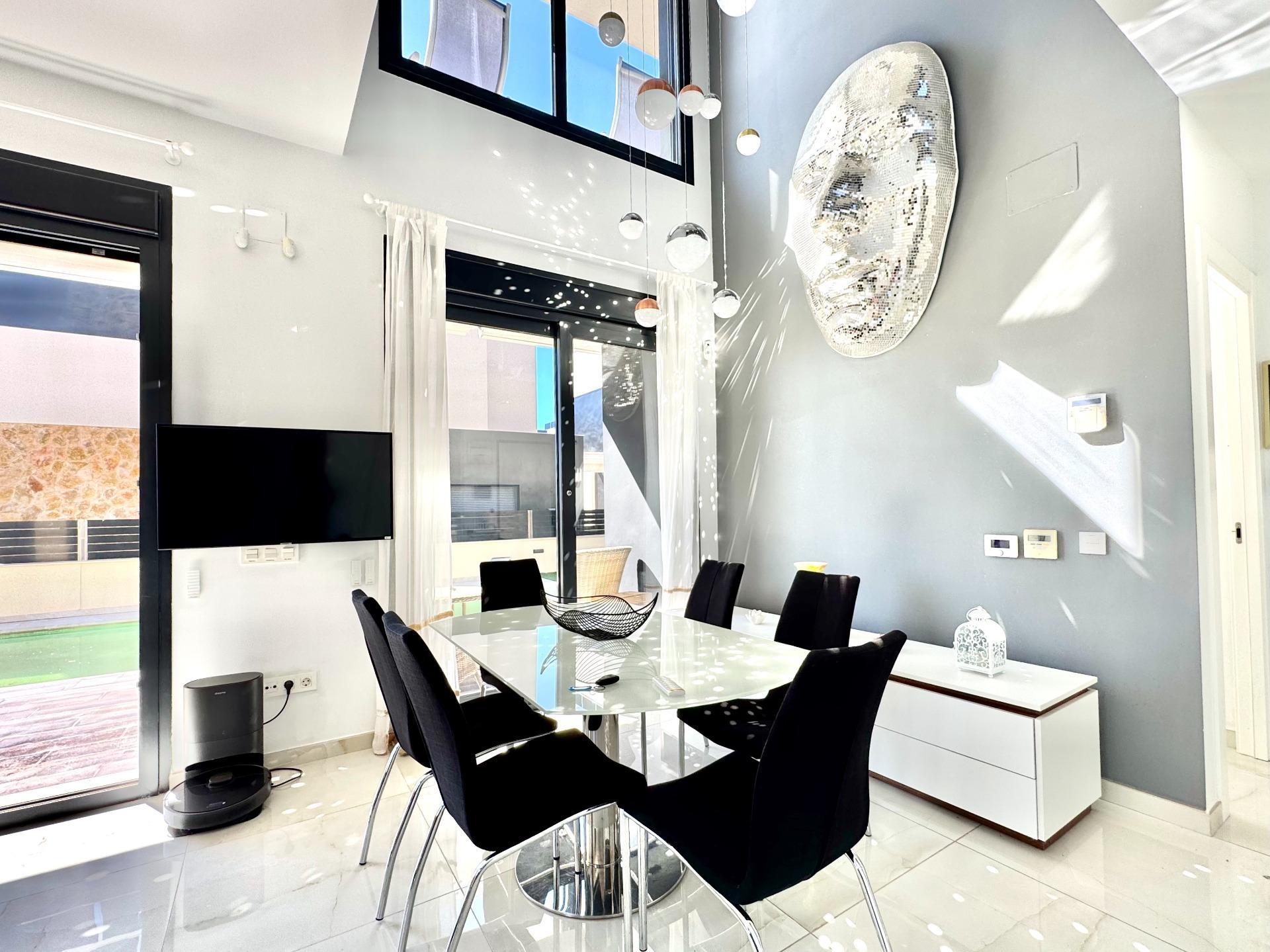 Villa met 4 Slaapkamers in Lomas de Cabo Roig, Orihuela Costa - Image 4