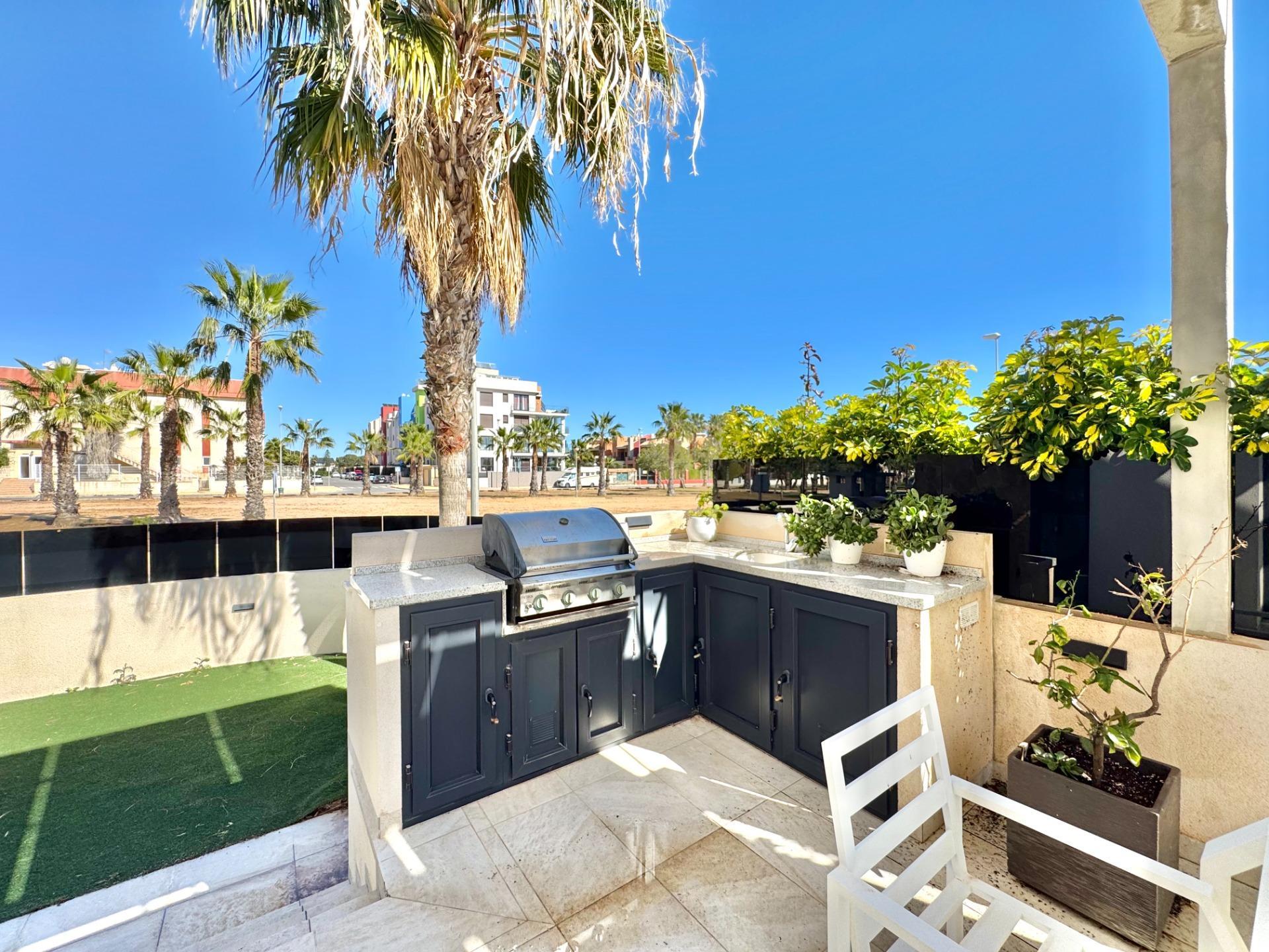 Villa met 4 Slaapkamers in Lomas de Cabo Roig, Orihuela Costa - Image 49