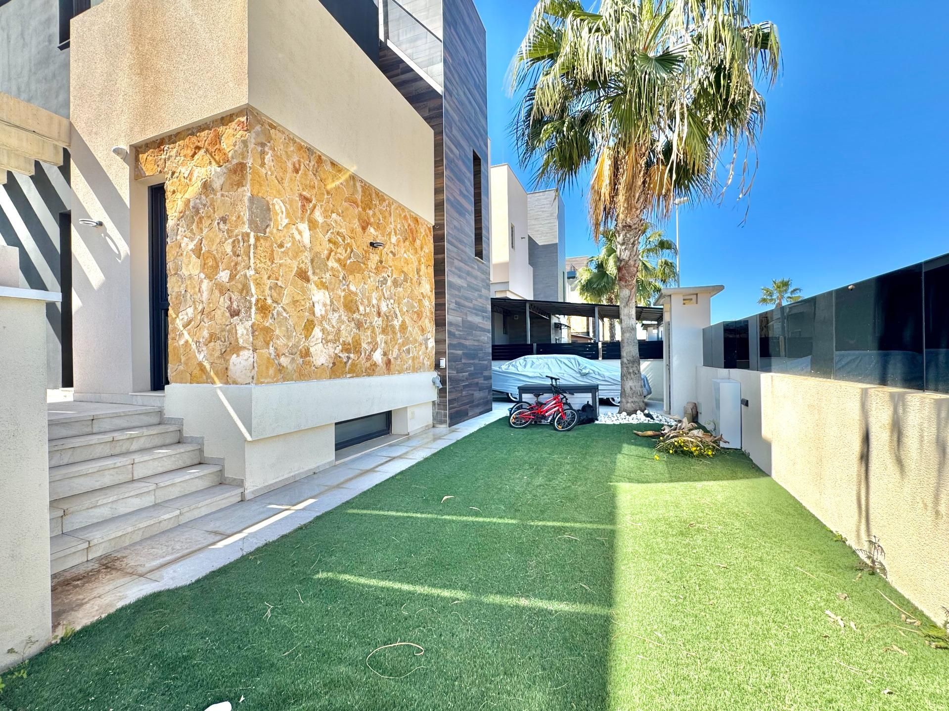 Villa met 4 Slaapkamers in Lomas de Cabo Roig, Orihuela Costa - Image 50