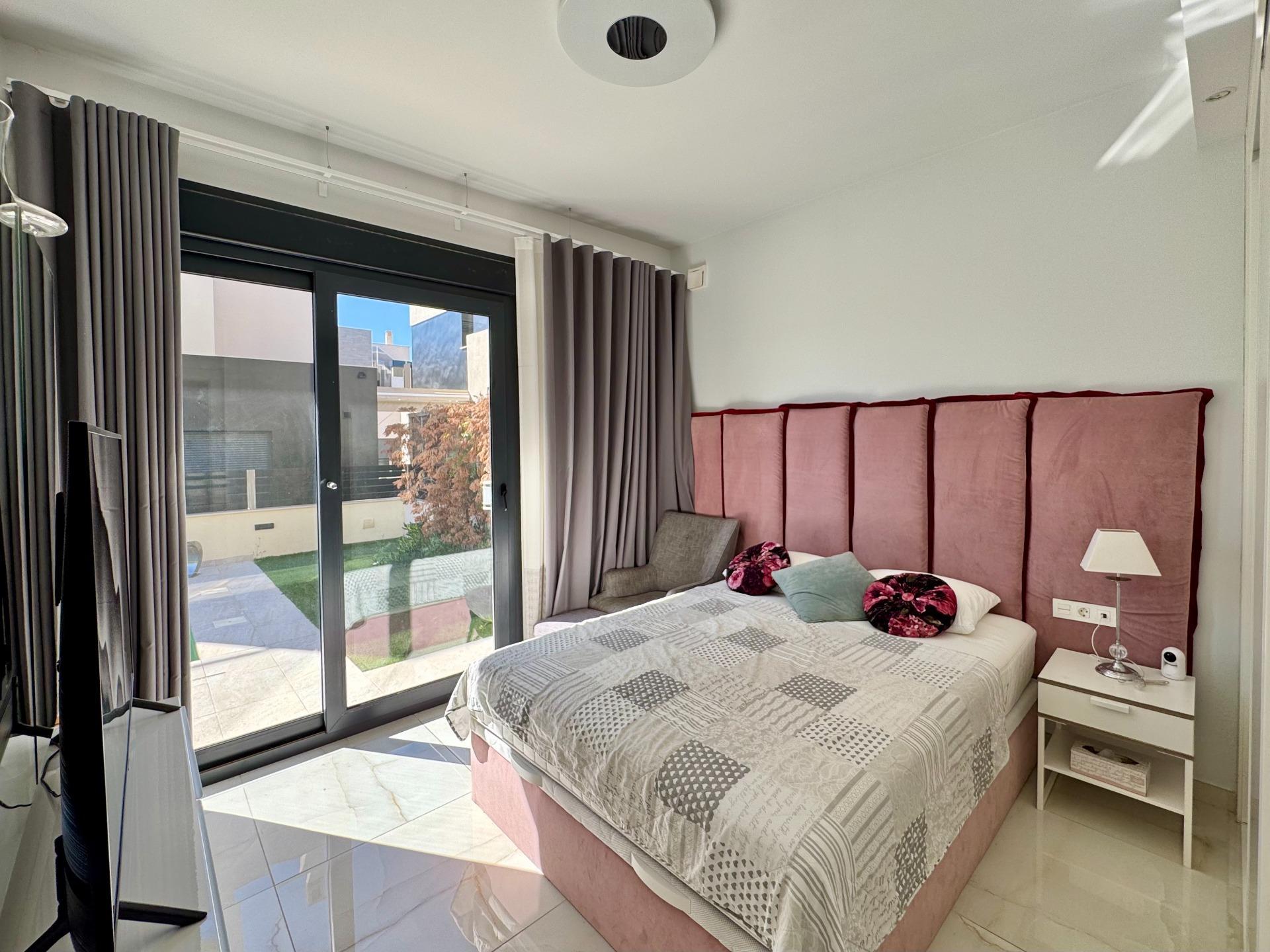 Villa met 4 Slaapkamers in Lomas de Cabo Roig, Orihuela Costa - Image 8