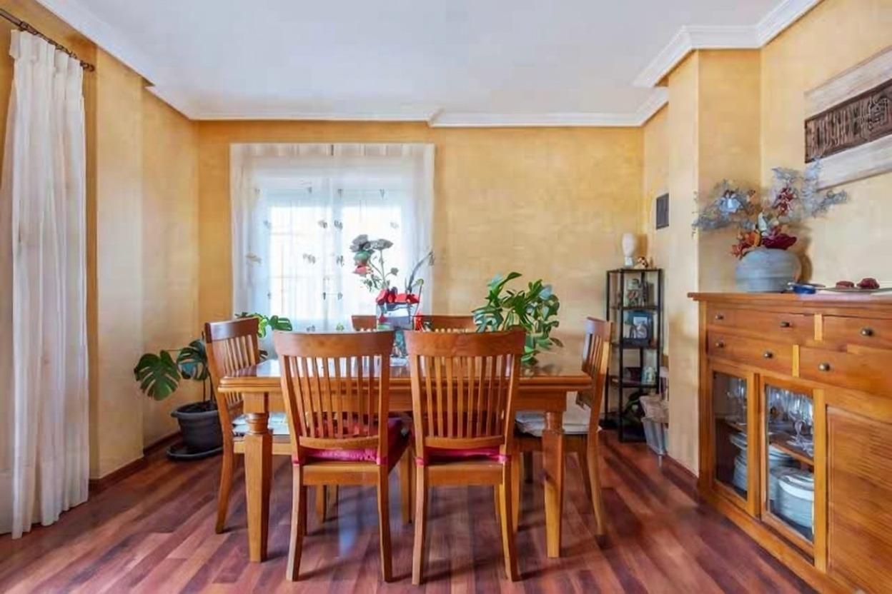 4-Bedroom Villa in Zona los Frutales, Torrevieja - Image 12