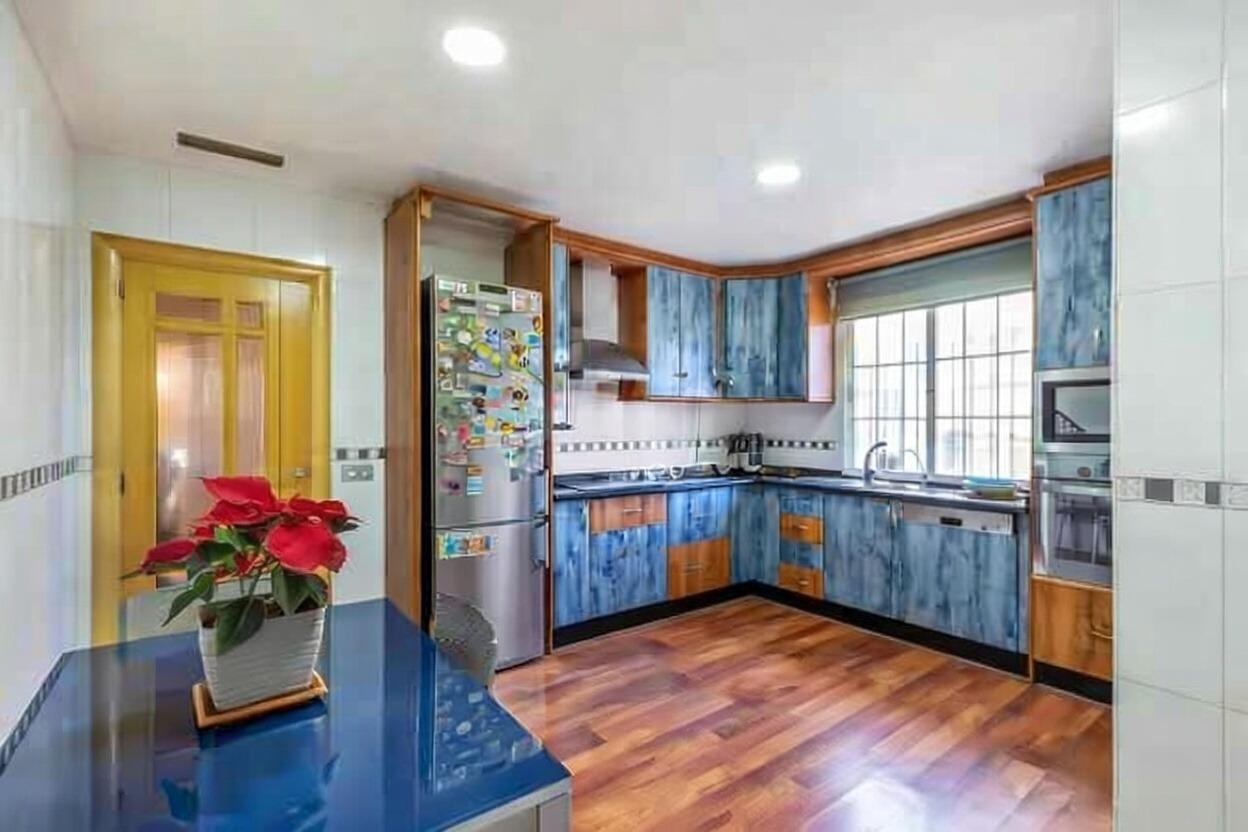 4-Bedroom Villa in Zona los Frutales, Torrevieja - Image 14