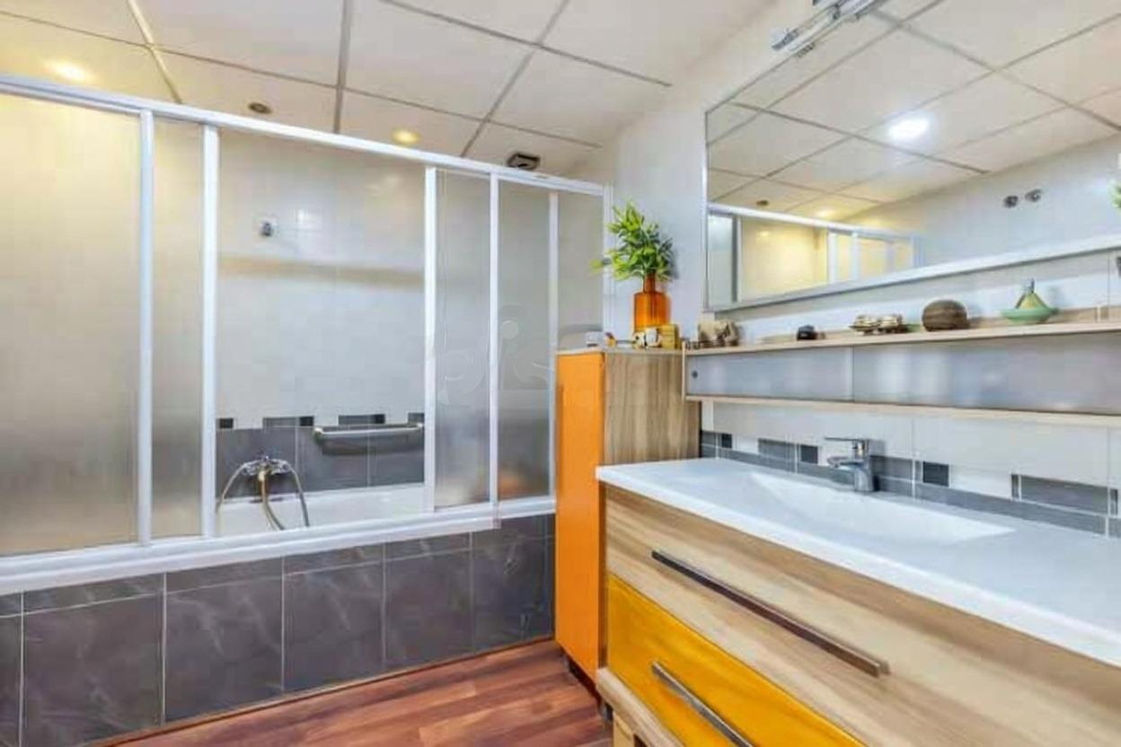 4-Bedroom Villa in Zona los Frutales, Torrevieja - Image 23