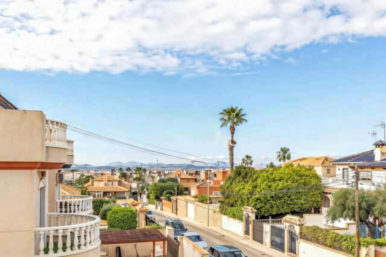 4-Bedroom Villa in Zona los Frutales, Torrevieja - Image 26