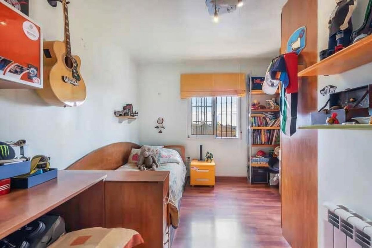 4-Bedroom Villa in Zona los Frutales, Torrevieja - Image 30