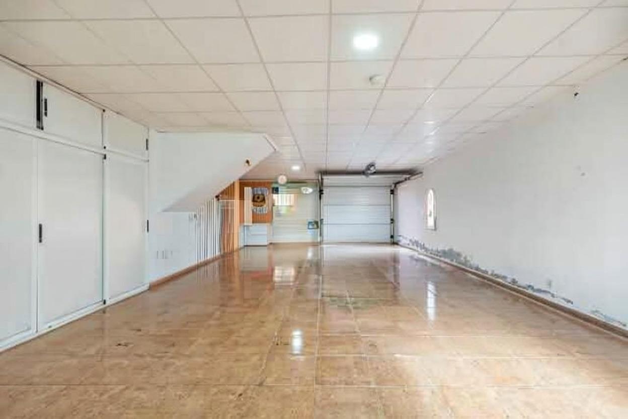 4-Bedroom Villa in Zona los Frutales, Torrevieja - Image 35