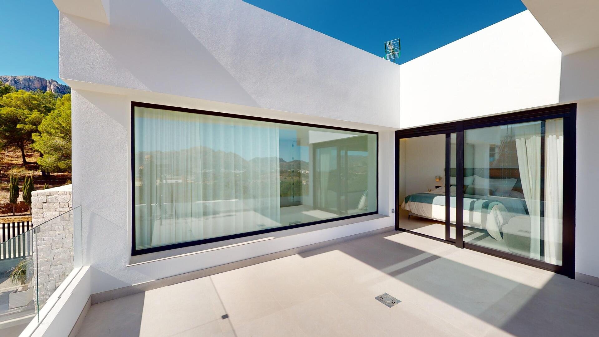 3-Bedroom Detached House in Polop - Image 4