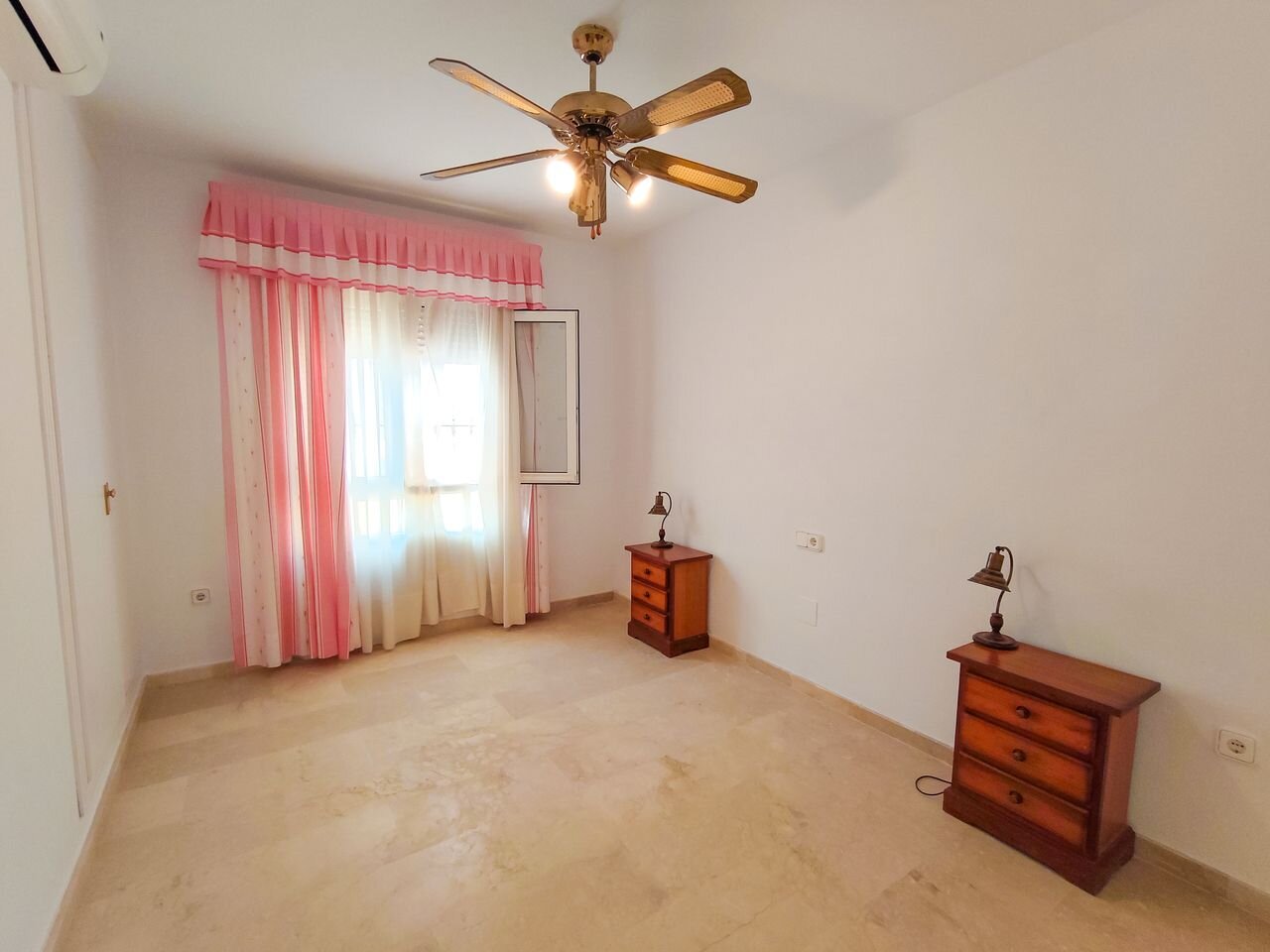 3-Bedroom Villa in Villamartín-las Filipinas, Orihuela Costa - Image 21