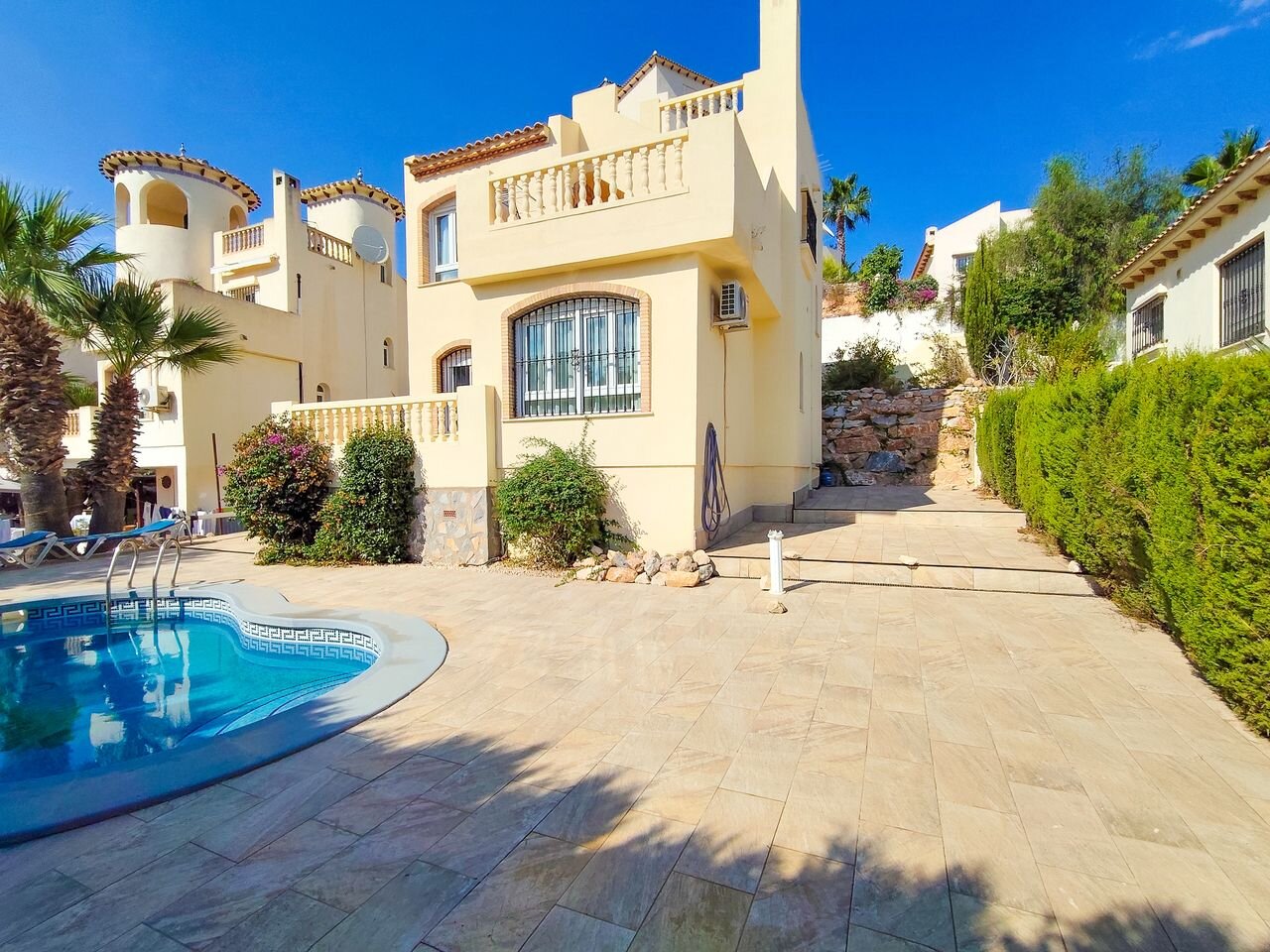 3-Bedroom Villa in Villamartín-las Filipinas, Orihuela Costa - Image 32