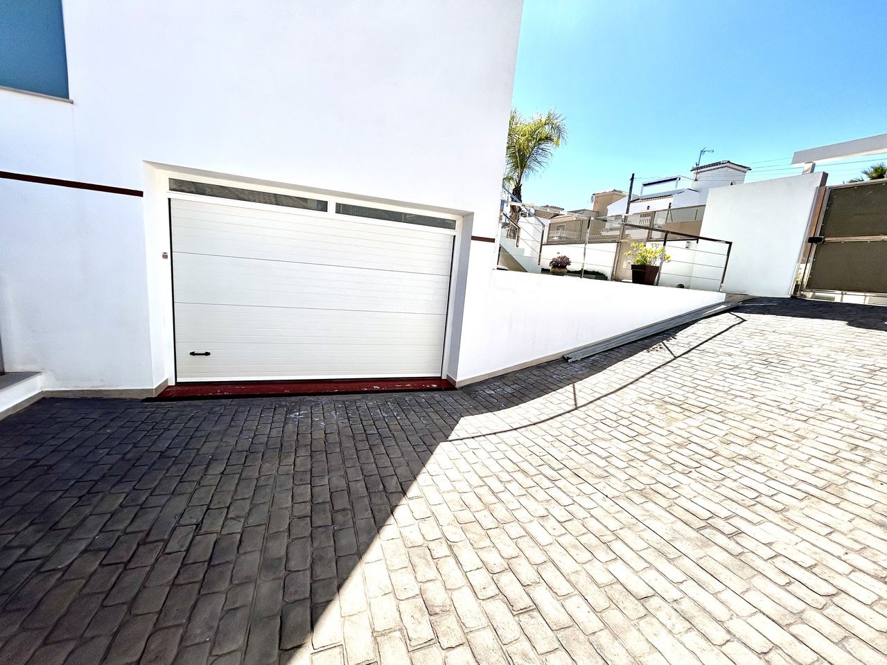 3-Bedroom Villa in Villamartin, Orihuela Costa - Image 35