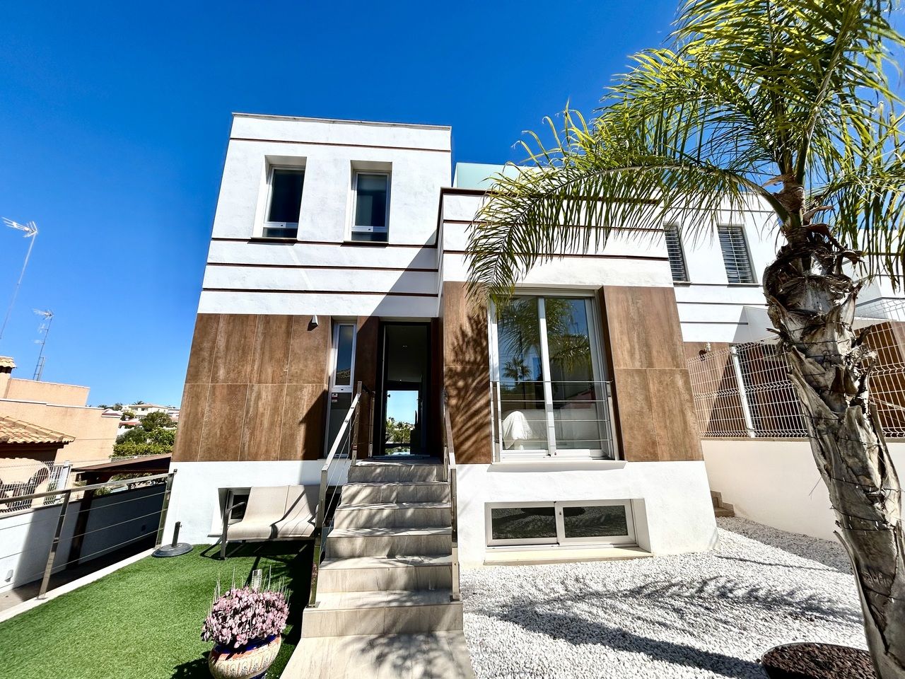 3-Bedroom Villa in Villamartin, Orihuela Costa - Image 40